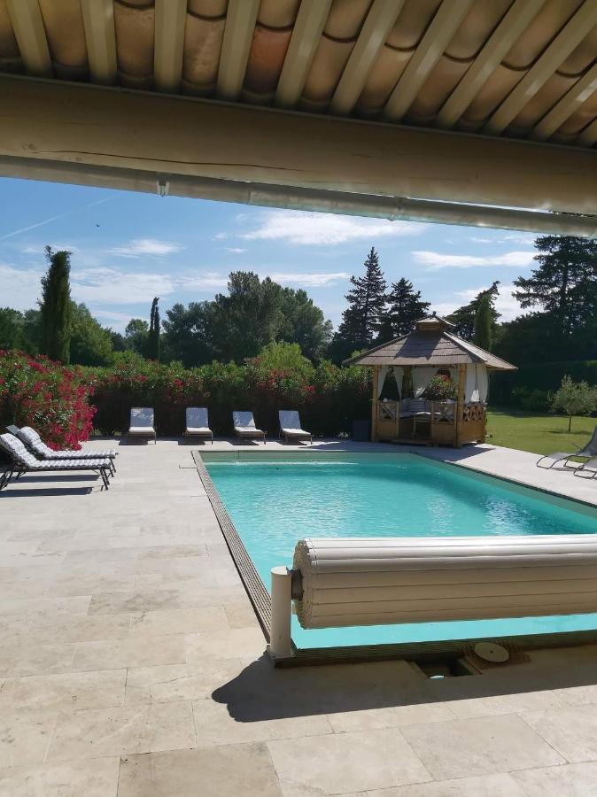 Studio Au Calme Avec Piscine Et Toutes Les Commodites Necessaires Le Thor Εξωτερικό φωτογραφία